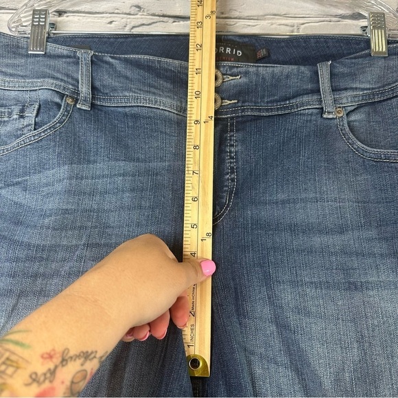 Torrid Women’s Premium Flare Jeans Medium Wash Distressed Stretch Mid Rise 22S - Picture 8 of 11